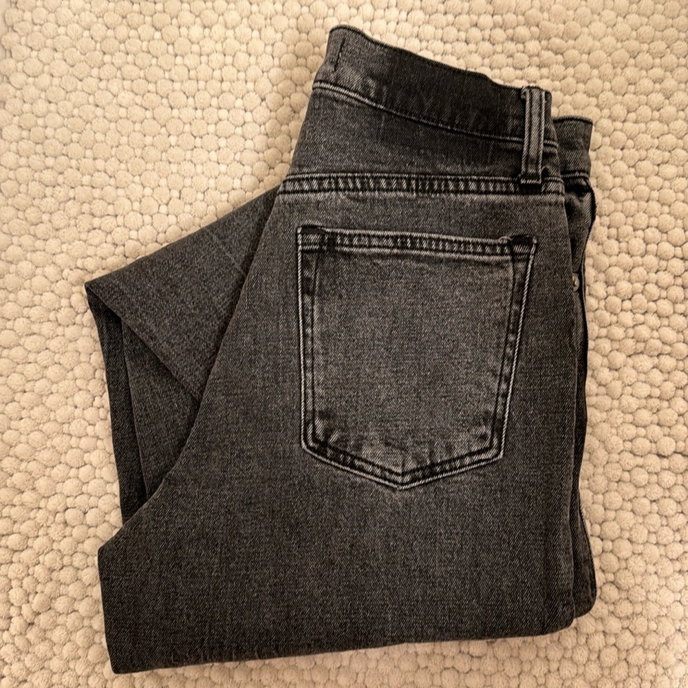 Abercrombie & Fitch The Mom High Rise Jean